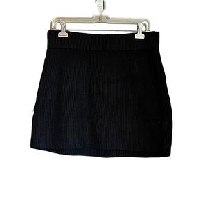 NWT! Zara black knitted skirt. Size large